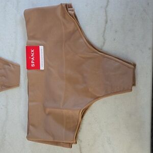 New Spanx Everyday Shaping thong, cafe au lait
